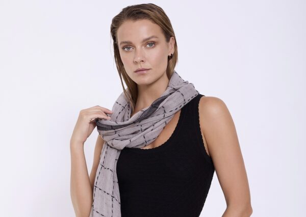 Foulard cuadros hiladura plateada - Imagen 2