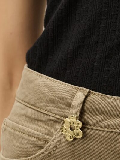 Broche wilmette flor latón dorado