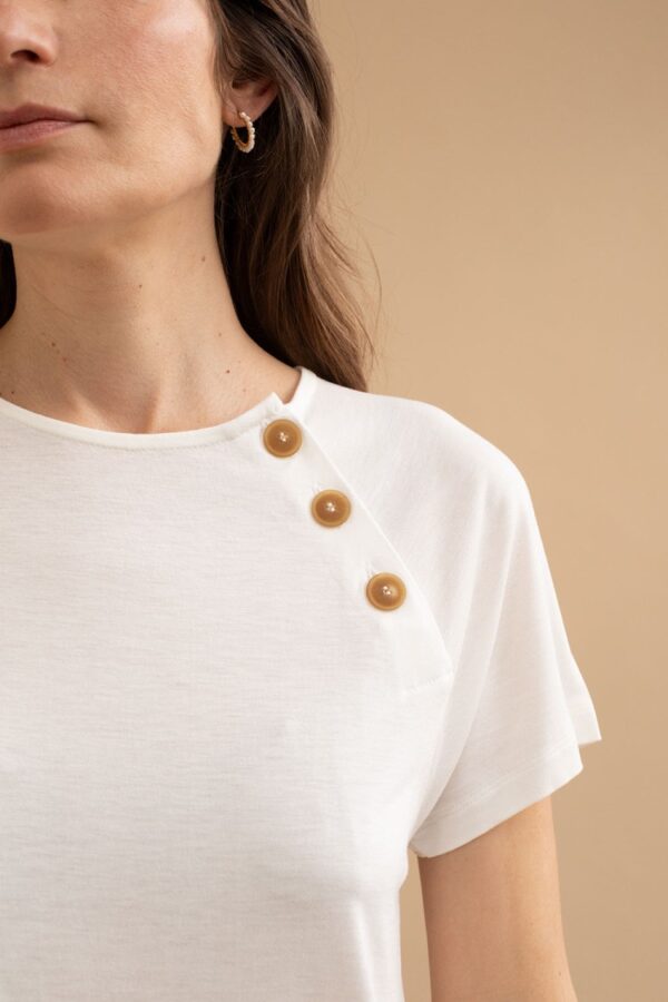 Camiseta solta2 botones blanco - Imagen 2