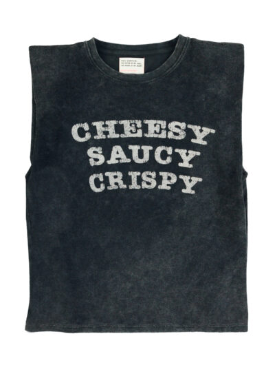 Camiseta shoulder pads black "cheesy saucy crispy"