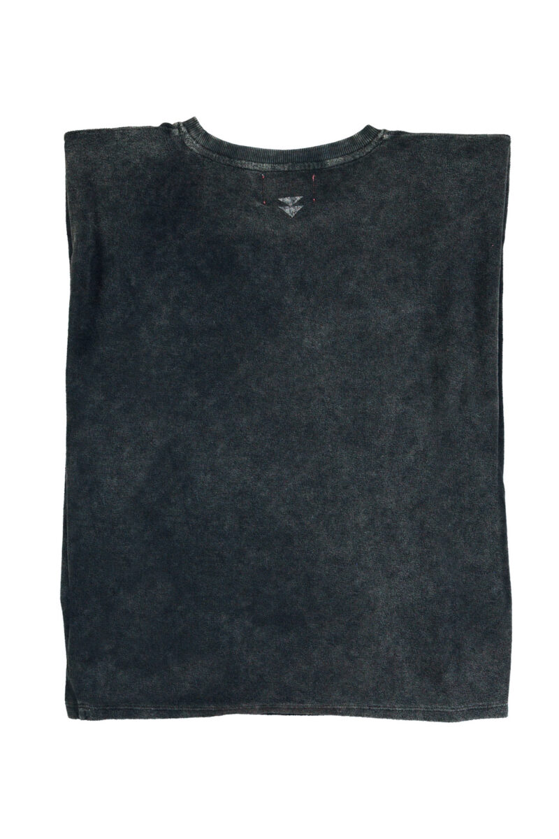 Camiseta shoulder pads black "cheesy saucy crispy" - Imagen 4