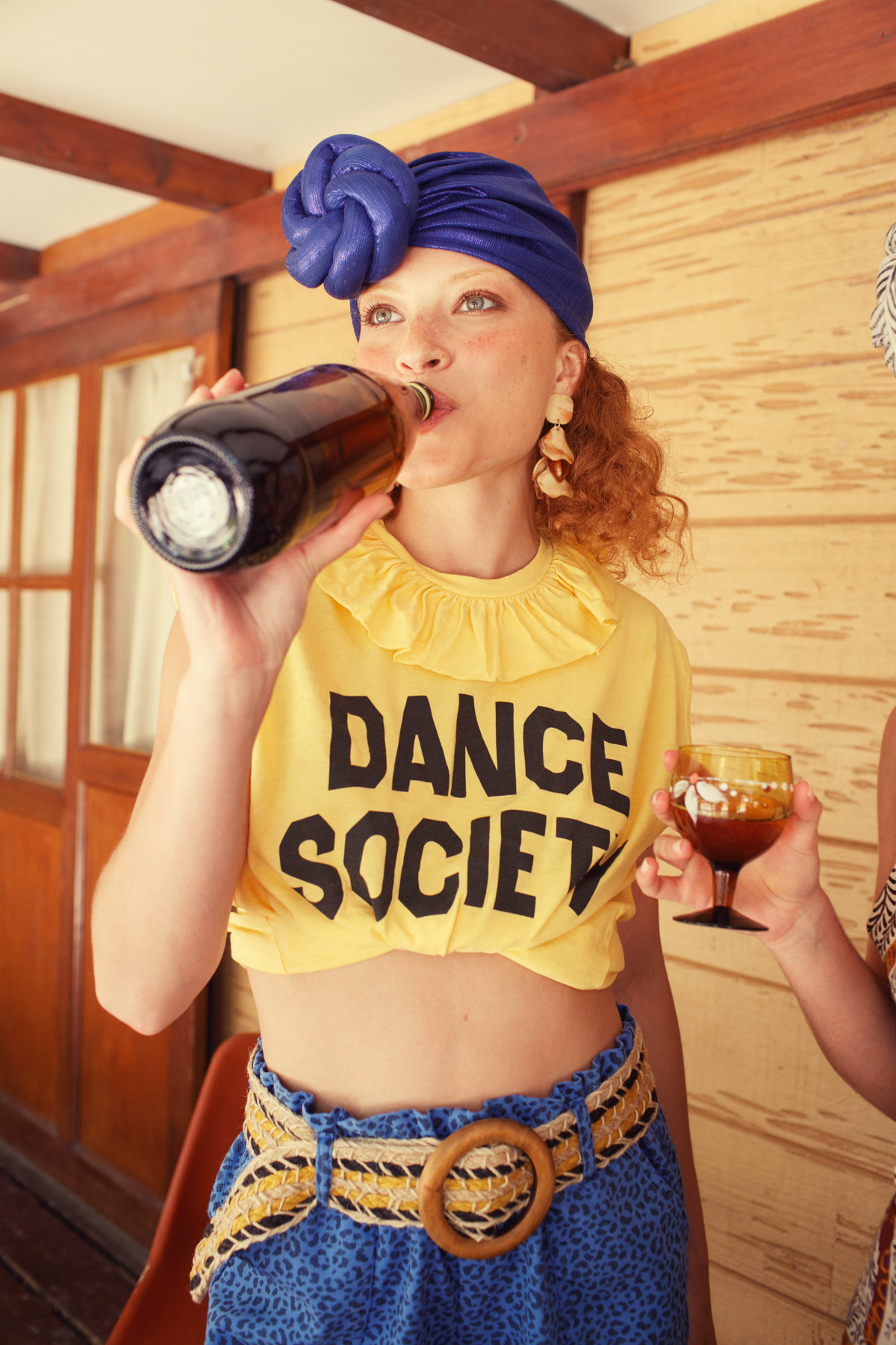 Camiseta collar yellow "dance society" - Imagen 5