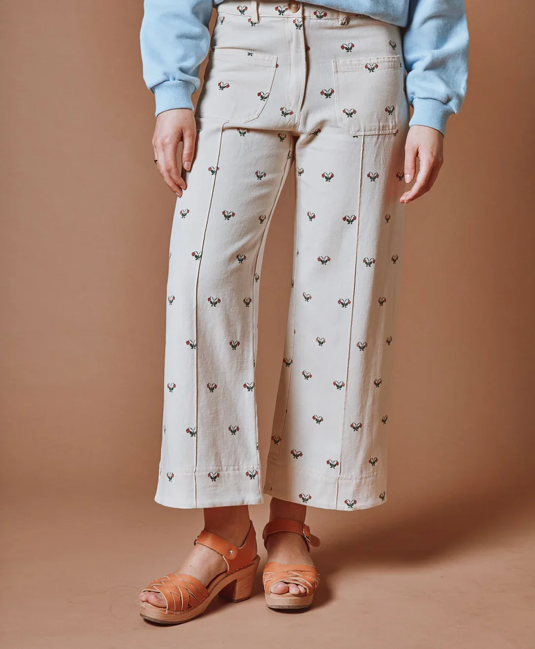 Pantalón delice crop floral color crudo